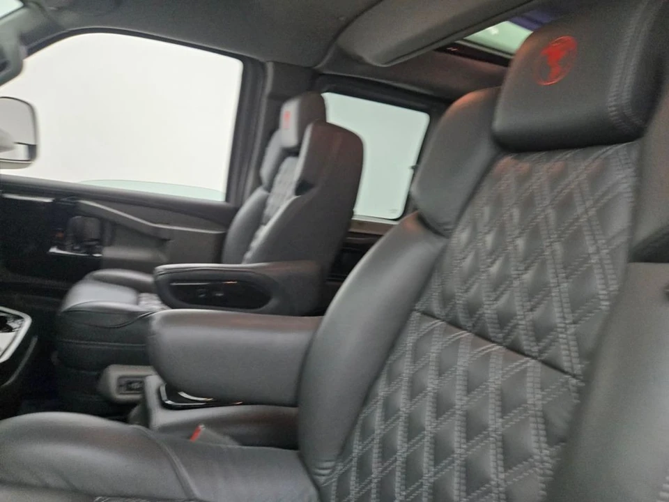 2023 GMC Savana - Image 17 of 21