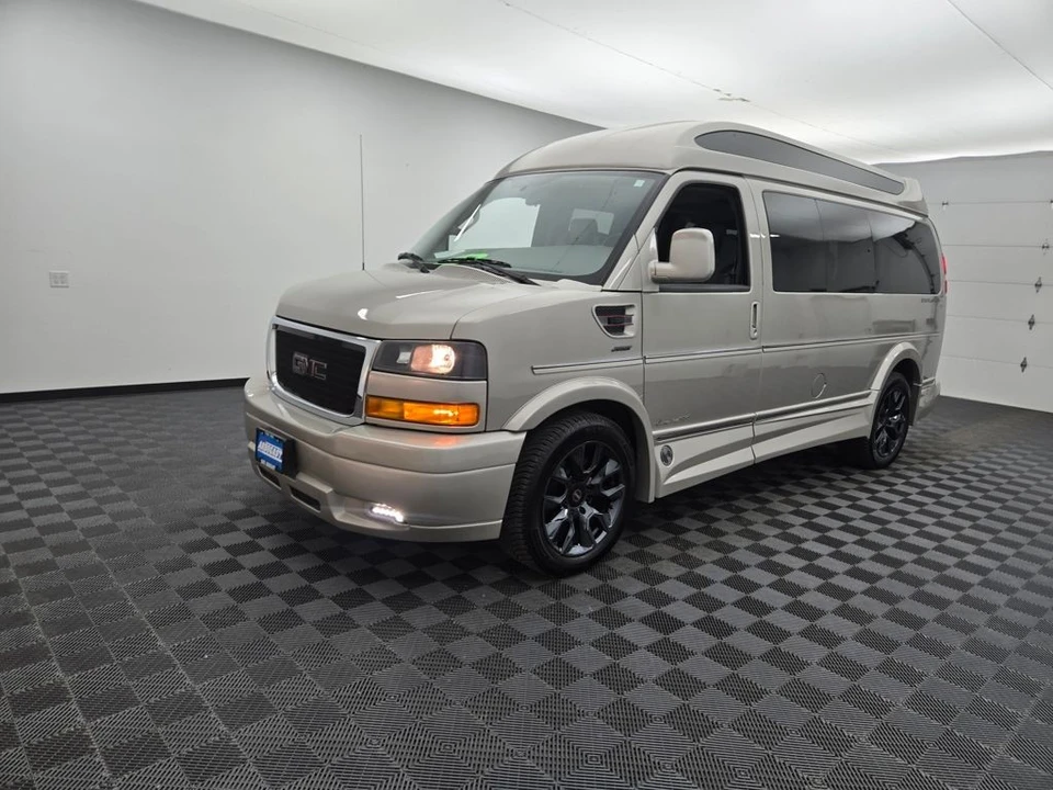 2023 GMC Savana - Image 11 of 21