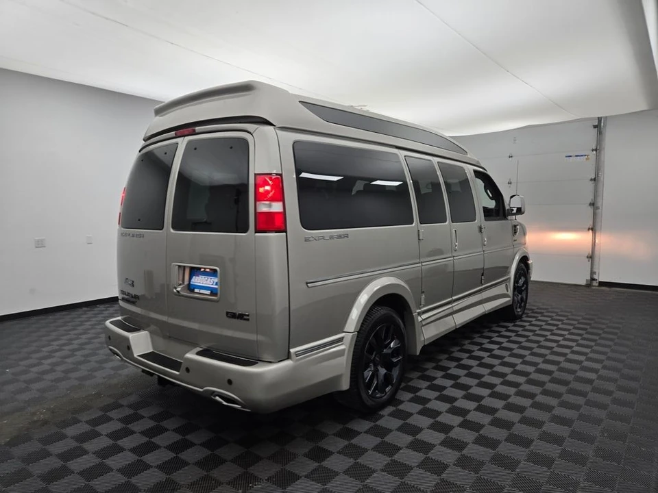 2023 GMC Savana - Image 3 of 21