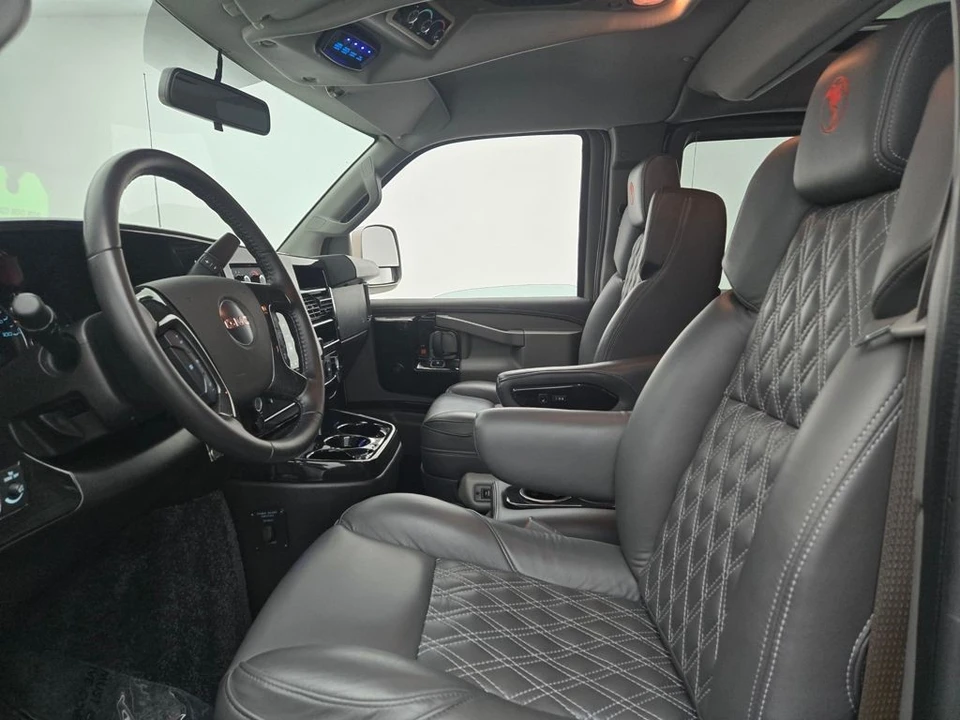 2023 GMC Savana - Image 16 of 21