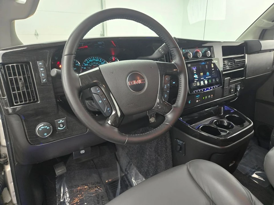 2023 GMC Savana - Image 18 of 21