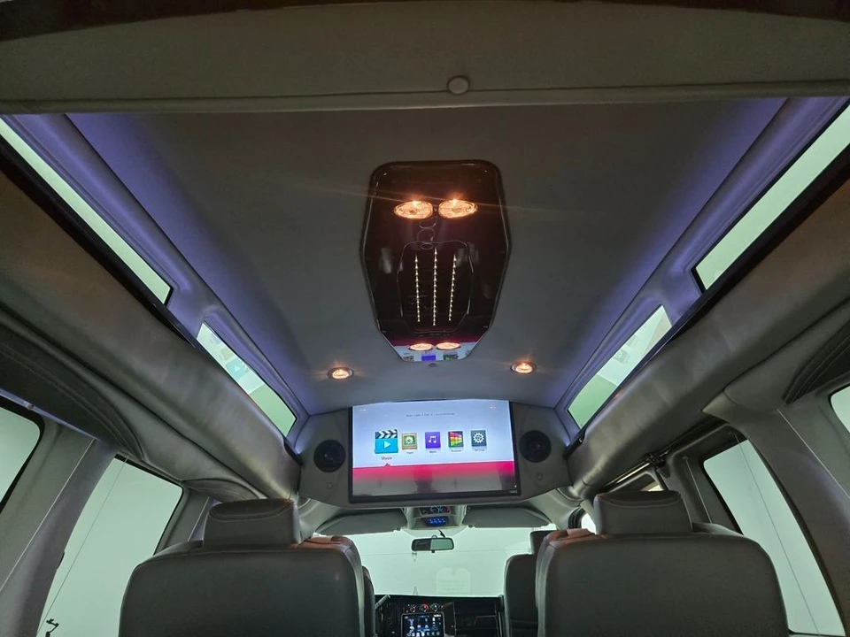 2023 GMC Savana - Image 9 of 21