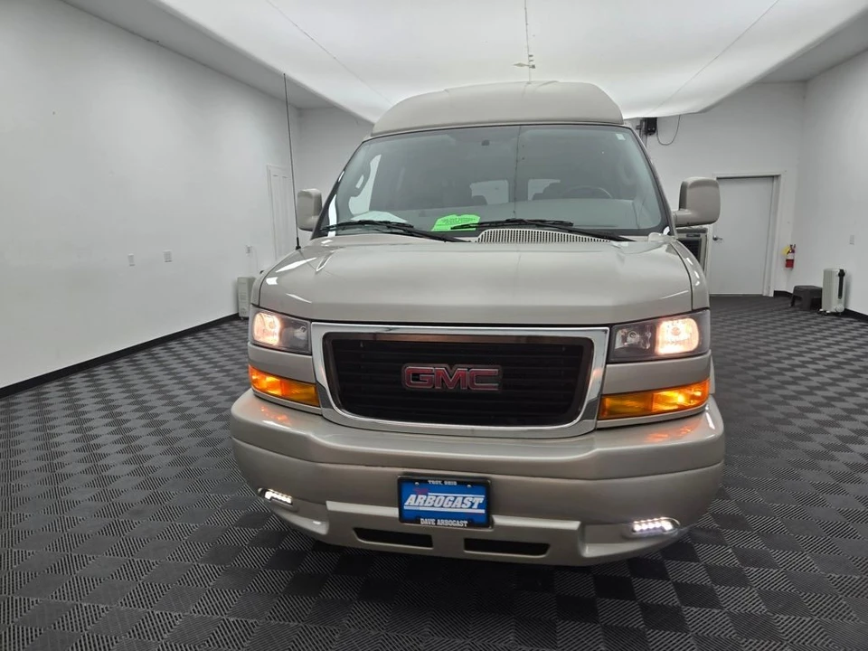 2023 GMC Savana - Image 12 of 21
