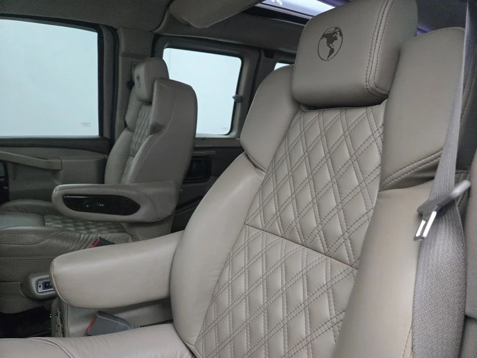 2023 GMC Savana - Image 16 of 21