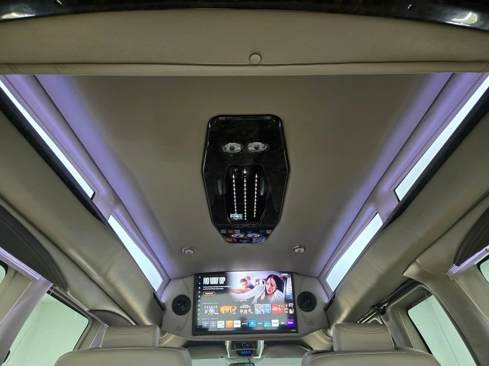 2023 GMC Savana - Image 9 of 21