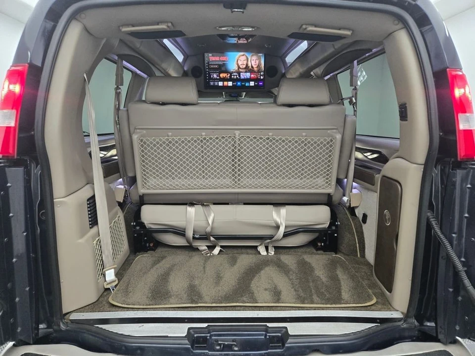 2023 GMC Savana - Image 6 of 21