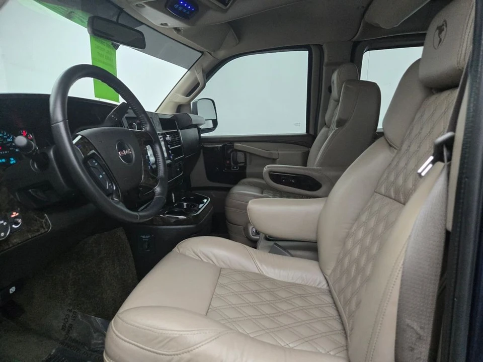 2023 GMC Savana - Image 15 of 21