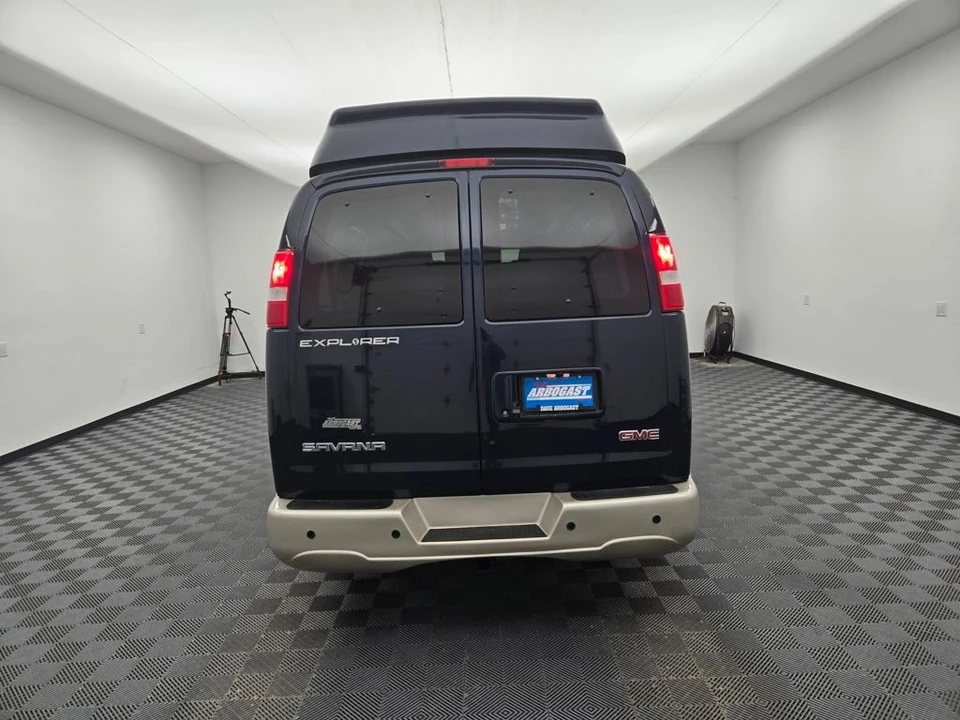 2023 GMC Savana - Image 4 of 21