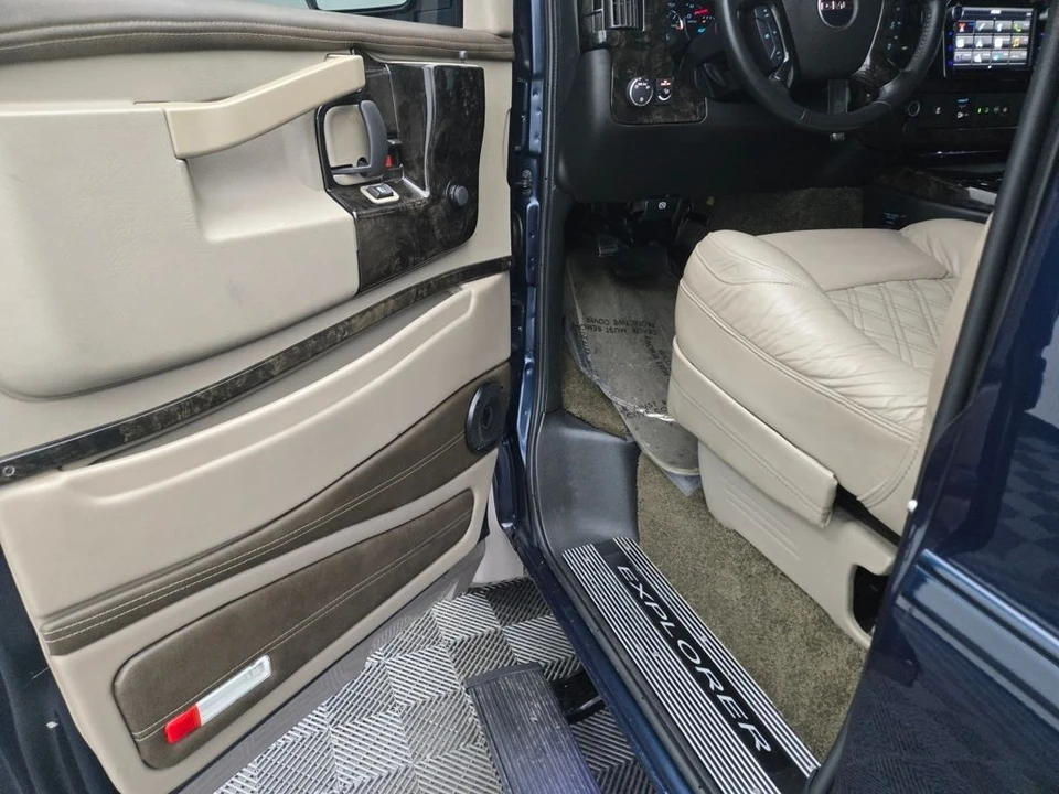 2023 GMC Savana - Image 14 of 21