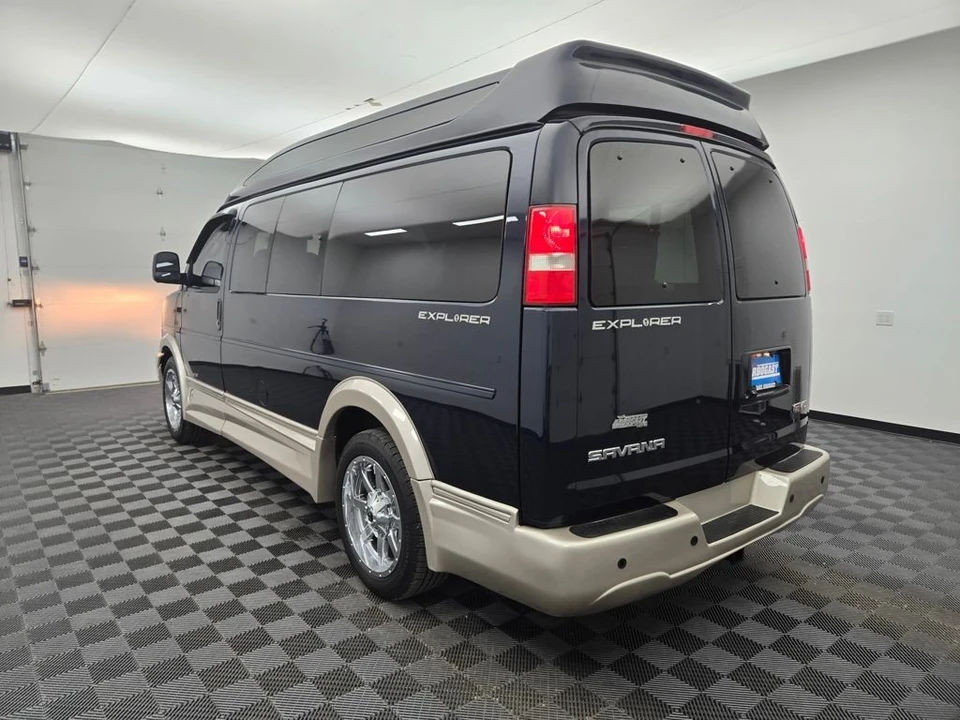 2023 GMC Savana - Image 10 of 21