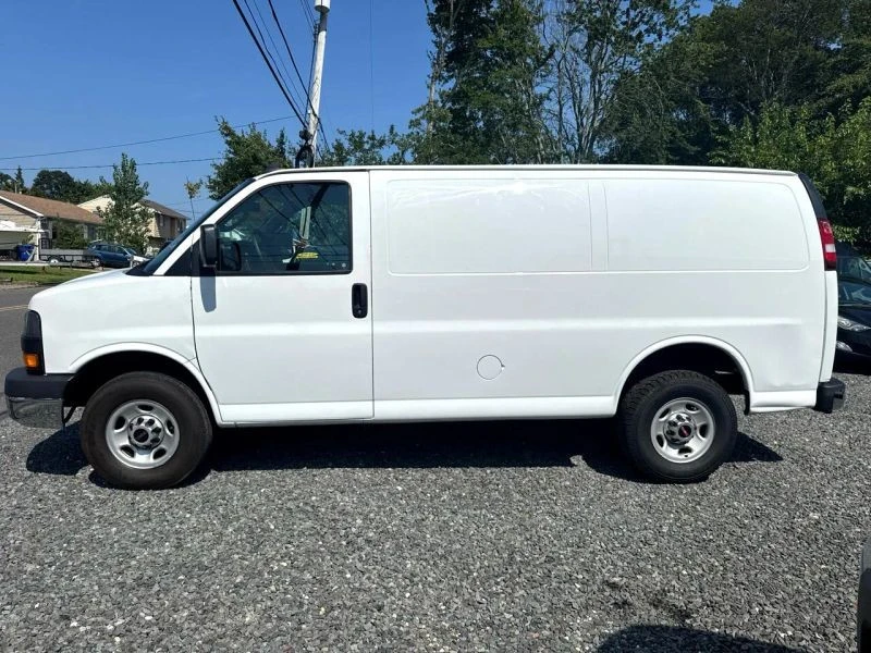 2023 GMC Savana - Image 2 of 12
