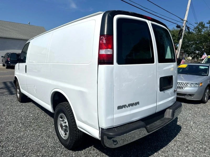 2023 GMC Savana - Image 3 of 12