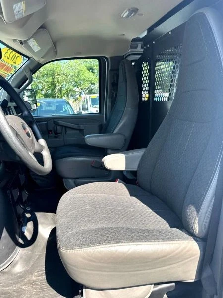 2023 GMC Savana - Image 10 of 12