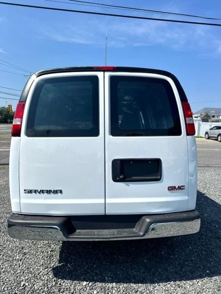 2023 GMC Savana - Image 4 of 12