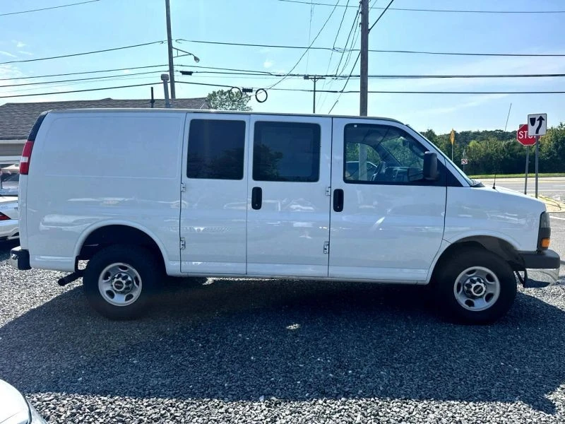 2023 GMC Savana - Image 6 of 12