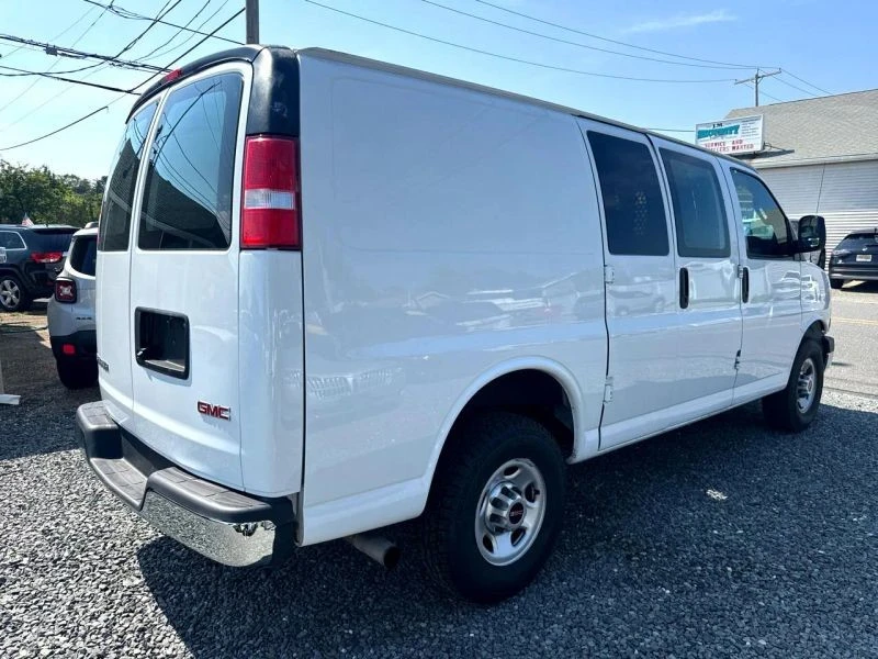 2023 GMC Savana - Image 5 of 12