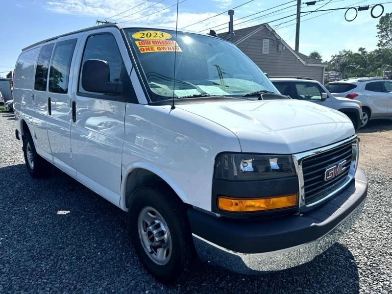 2023 GMC Savana - Image 7 of 12