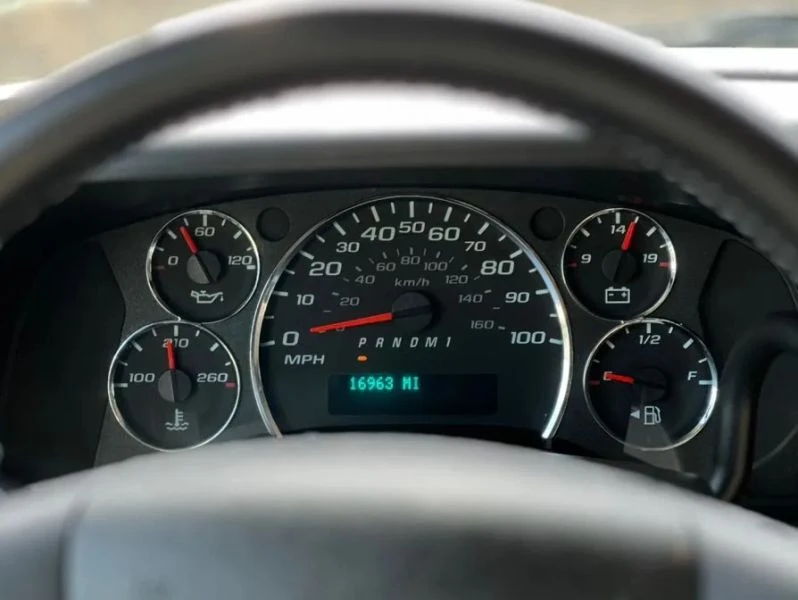 2023 GMC Savana - Image 12 of 12