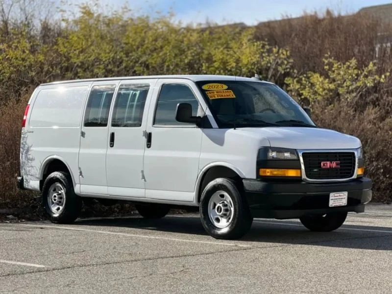 2023 GMC Savana - Image 2 of 12