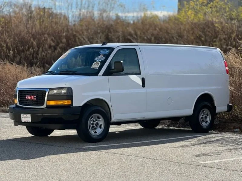 2023 GMC Savana - Image 4 of 12