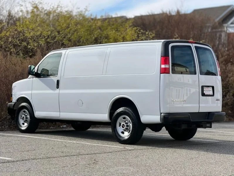 2023 GMC Savana - Image 6 of 12