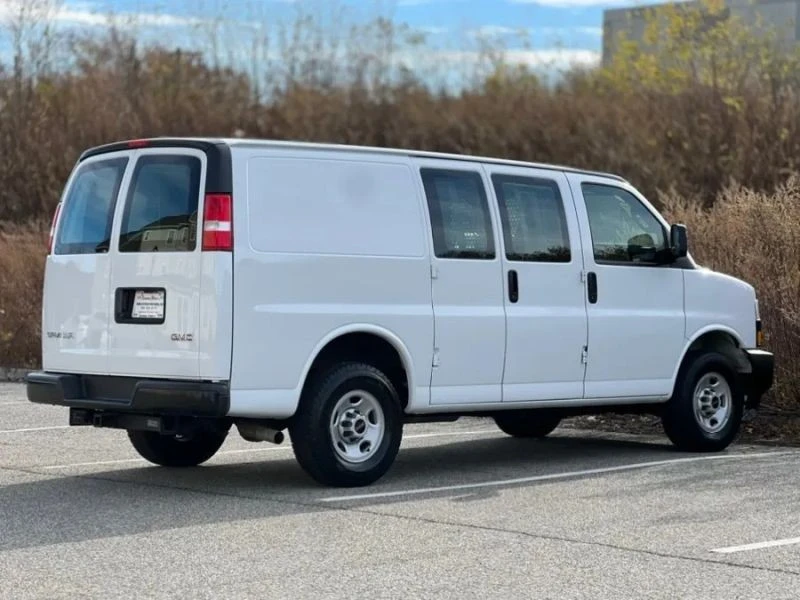 2023 GMC Savana - Image 8 of 12