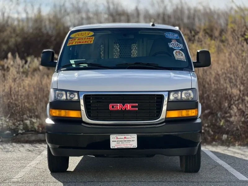 2023 GMC Savana - Image 3 of 12