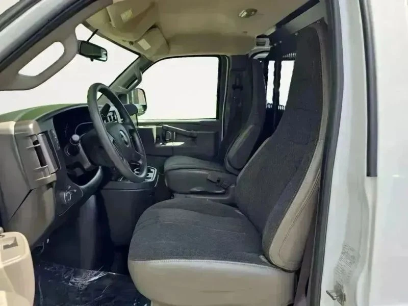 2023 GMC Savana - Image 9 of 12