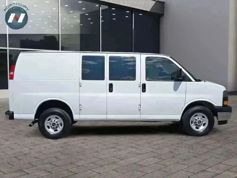 2023 GMC Savana - Image 6 of 12