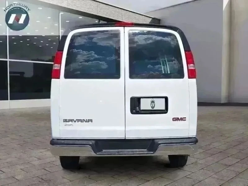 2023 GMC Savana - Image 4 of 12