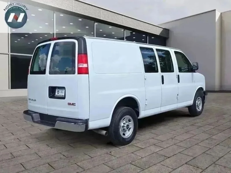 2023 GMC Savana - Image 5 of 12