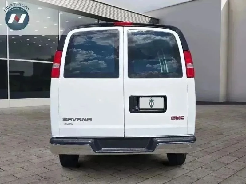 2023 GMC Savana - Image 4 of 12