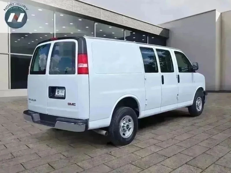 2023 GMC Savana - Image 5 of 12