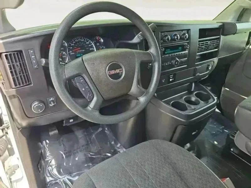 2023 GMC Savana - Image 10 of 12