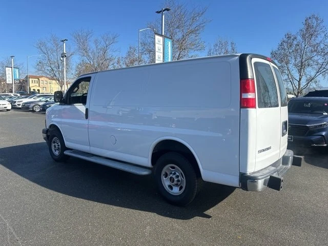 2023 GMC Savana - Image 4 of 5