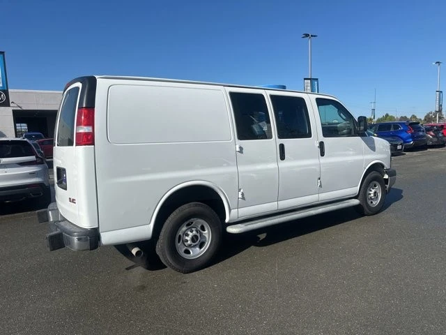 2023 GMC Savana - Image 3 of 5