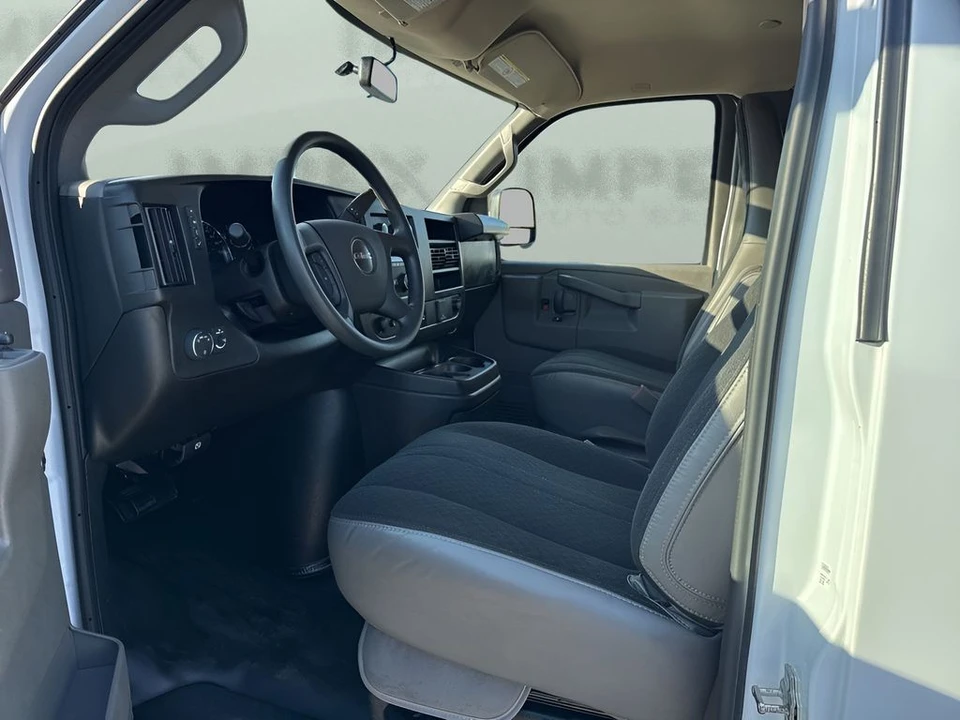 2023 GMC Savana - Image 9 of 21
