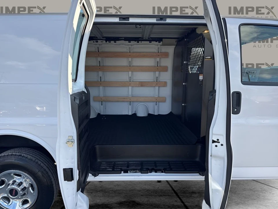 2023 GMC Savana - Image 20 of 21