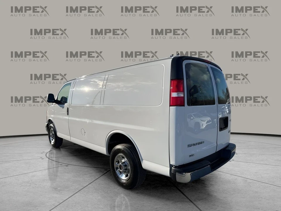 2023 GMC Savana - Image 3 of 21