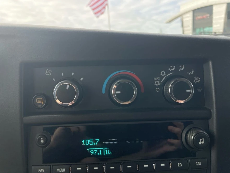 2023 GMC Savana - Image 16 of 21