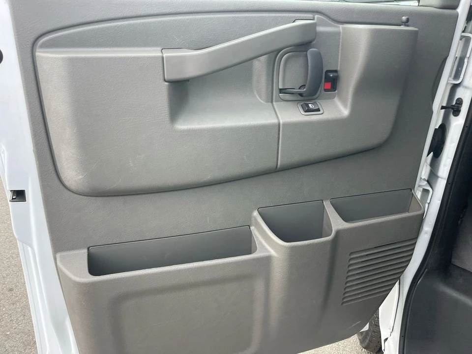 2023 GMC Savana - Image 21 of 21