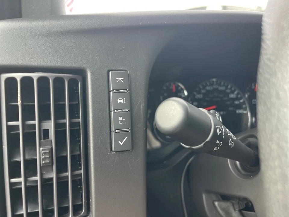 2023 GMC Savana - Image 18 of 21