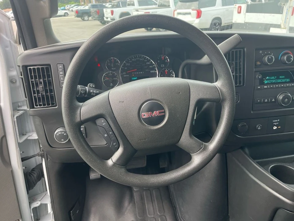 2023 GMC Savana - Image 12 of 21