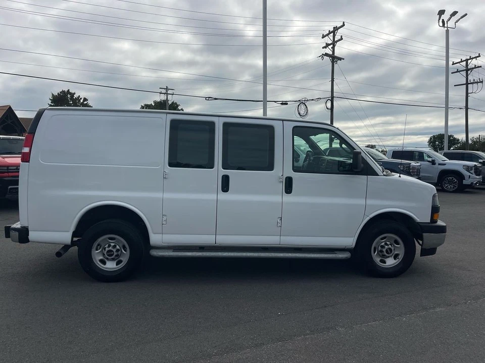 2023 GMC Savana - Image 6 of 21