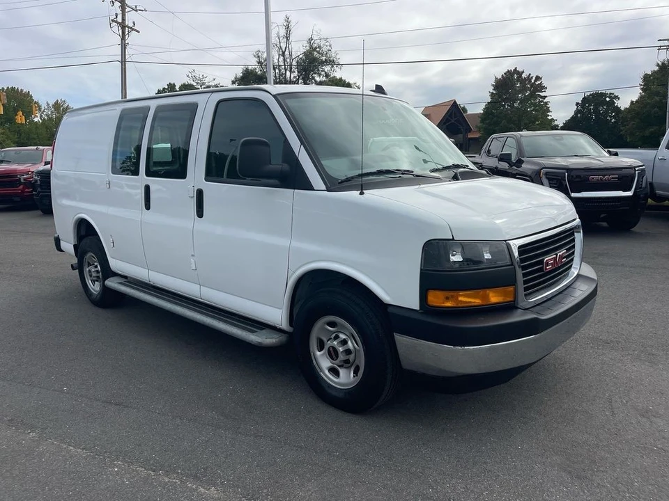 2023 GMC Savana - Image 7 of 21