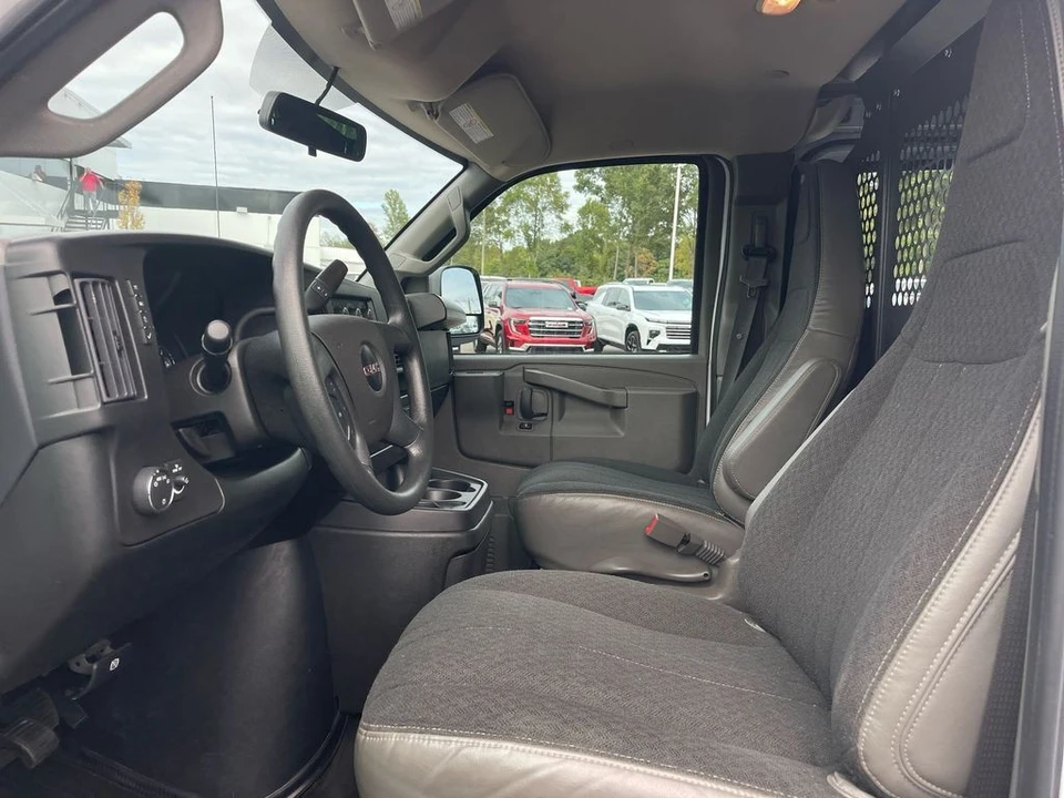 2023 GMC Savana - Image 9 of 21