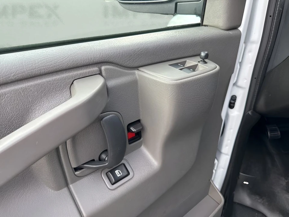 2023 GMC Savana - Image 19 of 21