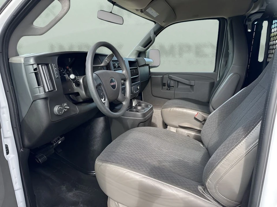 2023 GMC Savana - Image 9 of 12