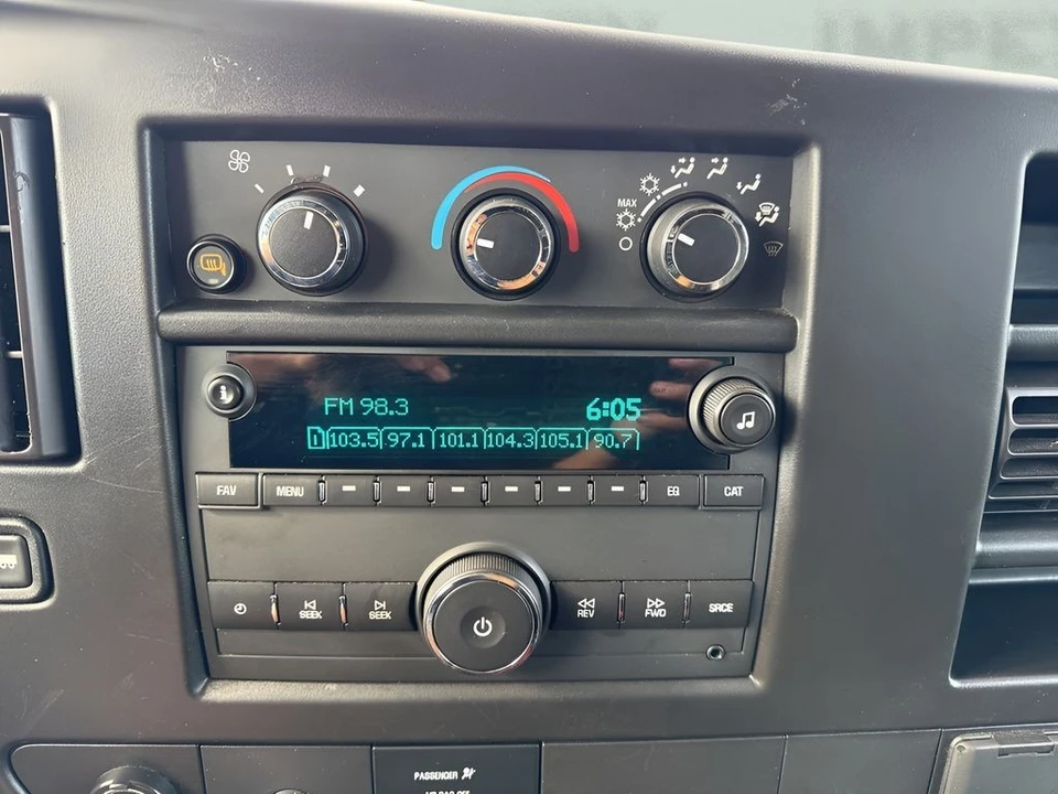 2023 GMC Savana - Image 14 of 21
