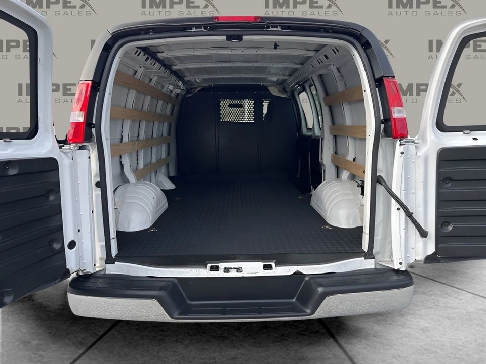 2023 GMC Savana - Image 21 of 21